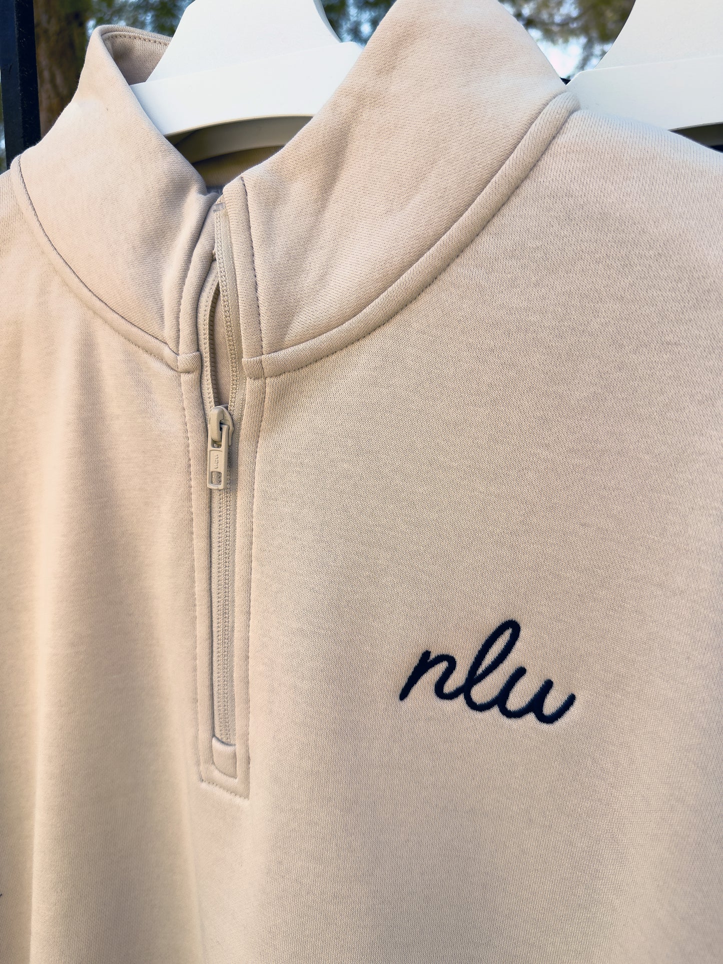 NLU x Levelwear Murray Fleece Quarterzip | Sand w/ Navy Script